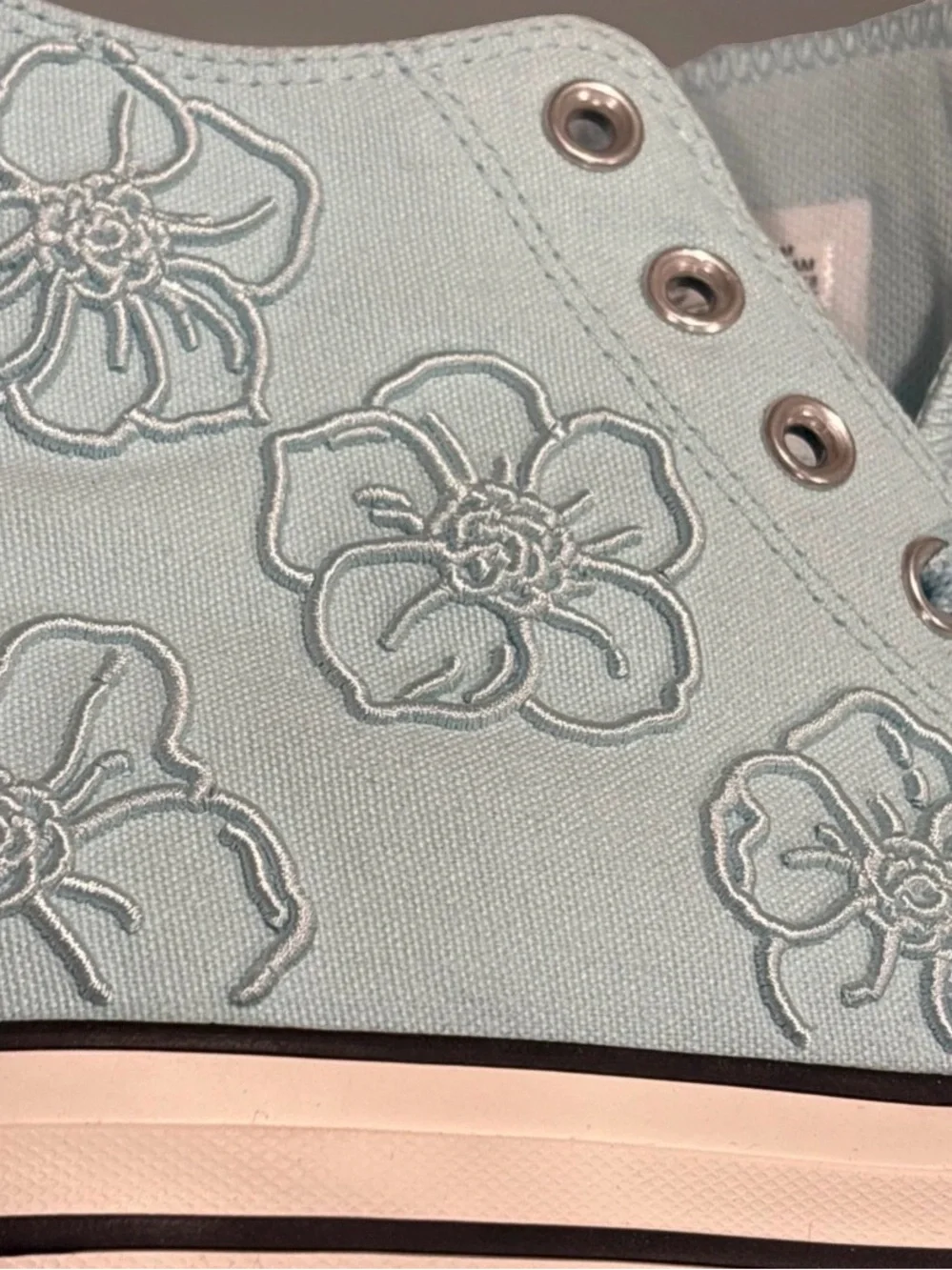 Converse Women’s High Top Sneakers in Light Aqua w Floral Embroidery size 9.5